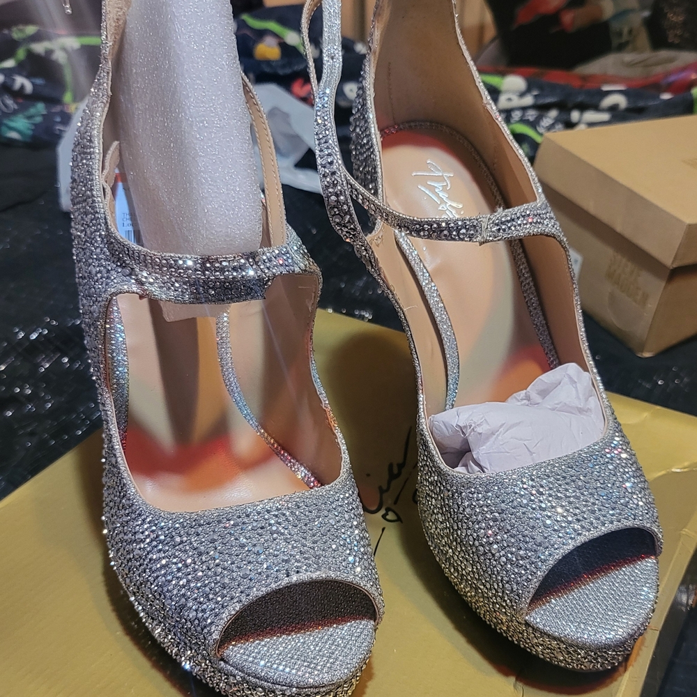 Thalia Sodi Elegant Silver Women's Heels Brand NEW